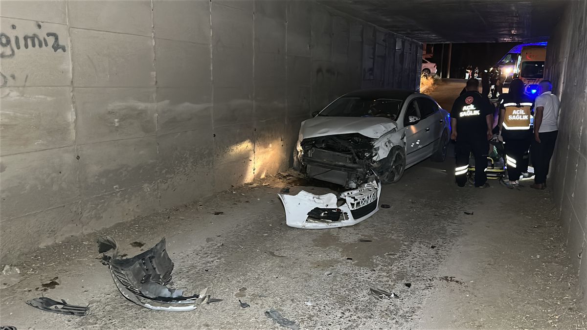 Kütahya'da Alkollü Sürücü Alt Geçide Çarptı: 4 Yaralı