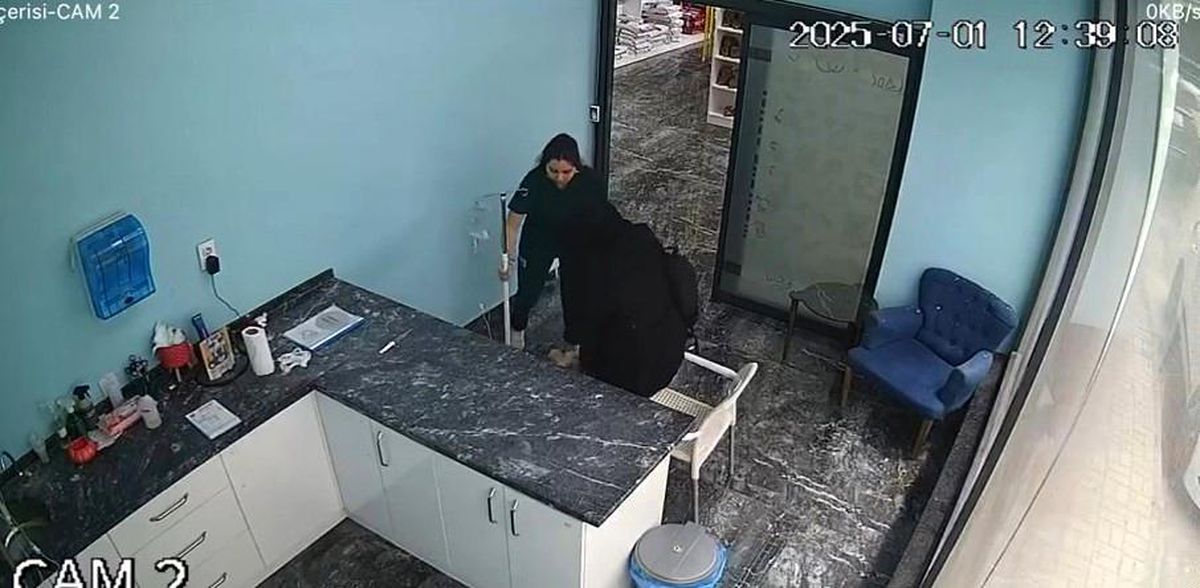 Bursa'daki Depremlerde Kahramanlık: Veteriner Çalışanı Köpeği Kurtardı