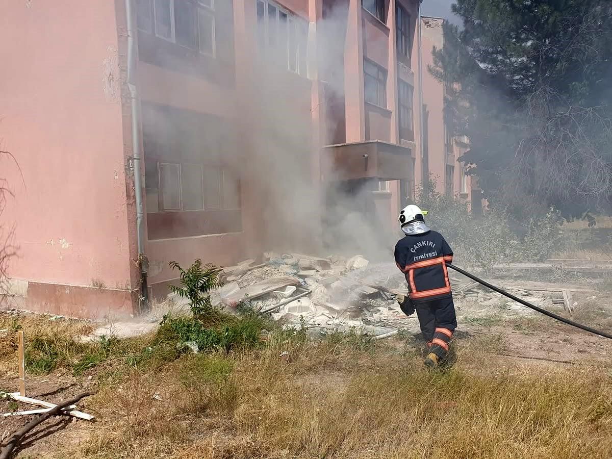Çankırı'da Ot Yangını Kontrol Altına Alındı