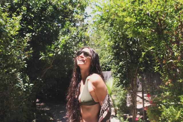 Demet Özdemir sunbath in the pool
