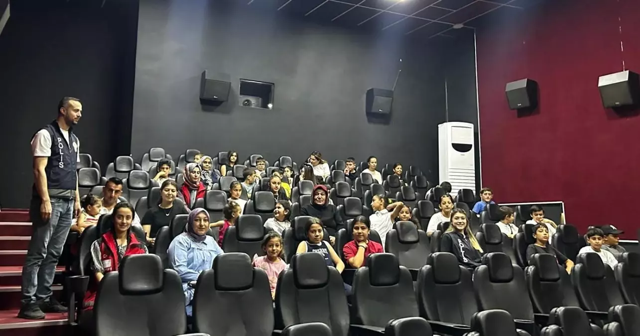 Adıyaman'da Depremzede Çocuklar İçin Sinema Etkinliği Düzenlendi