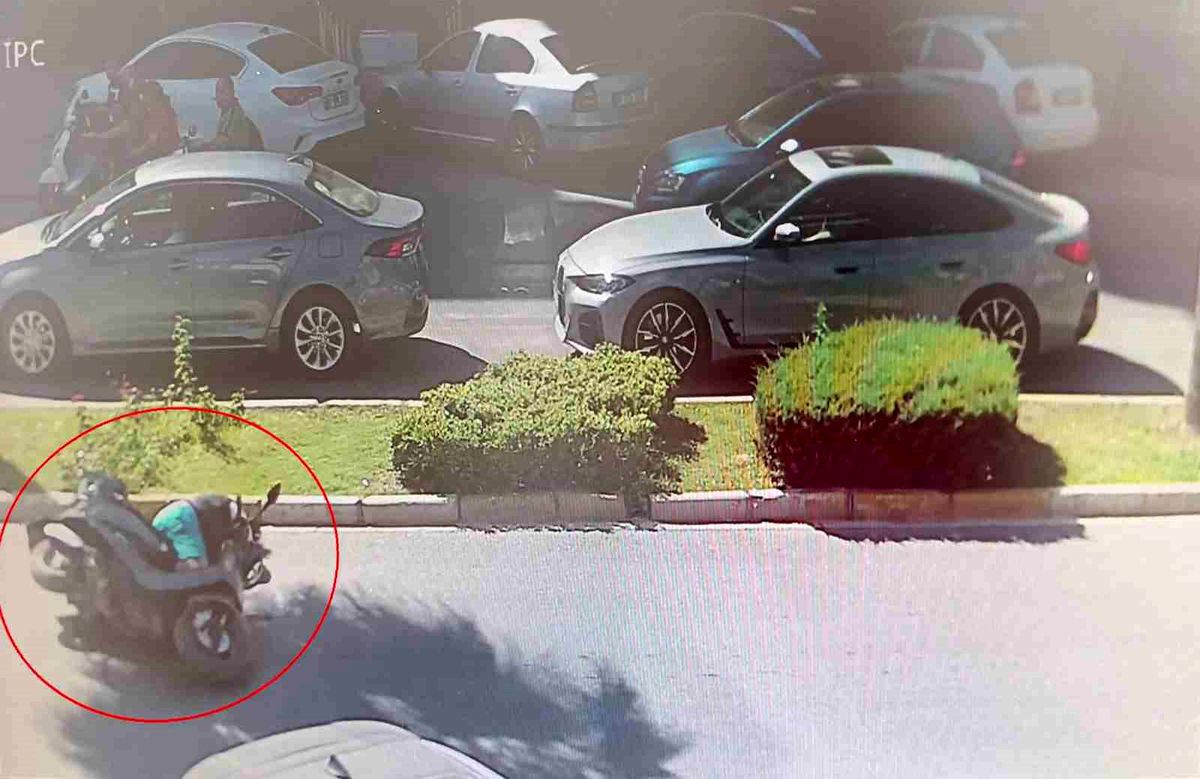 Antalya'da Motosiklet Kazası: Sürücü Vatandaşların Yardımına Koştu
