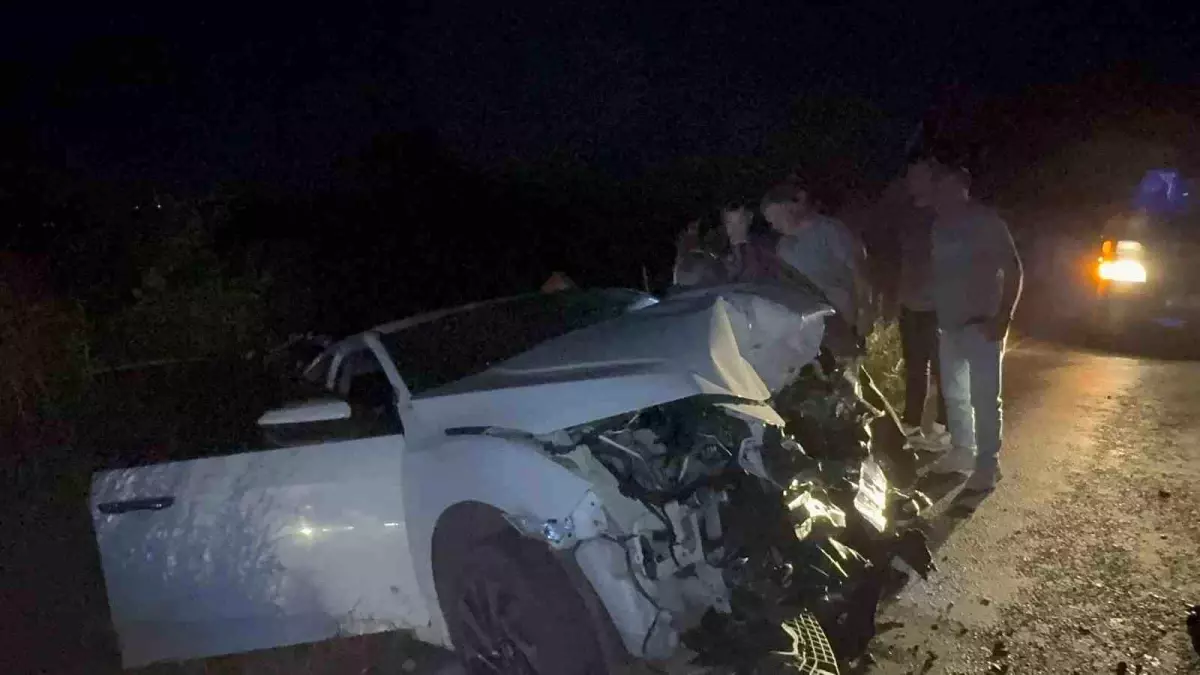 Balıkesir'de 3 Araçlı Kaza: 9 Yaralı
