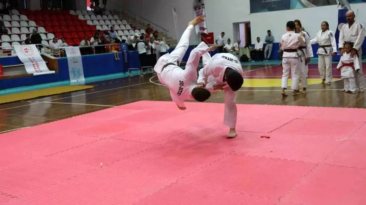 Aydın'da Gençlik ve Spor Bakanlığı'nın Yeni Spor Okulları Açıldı