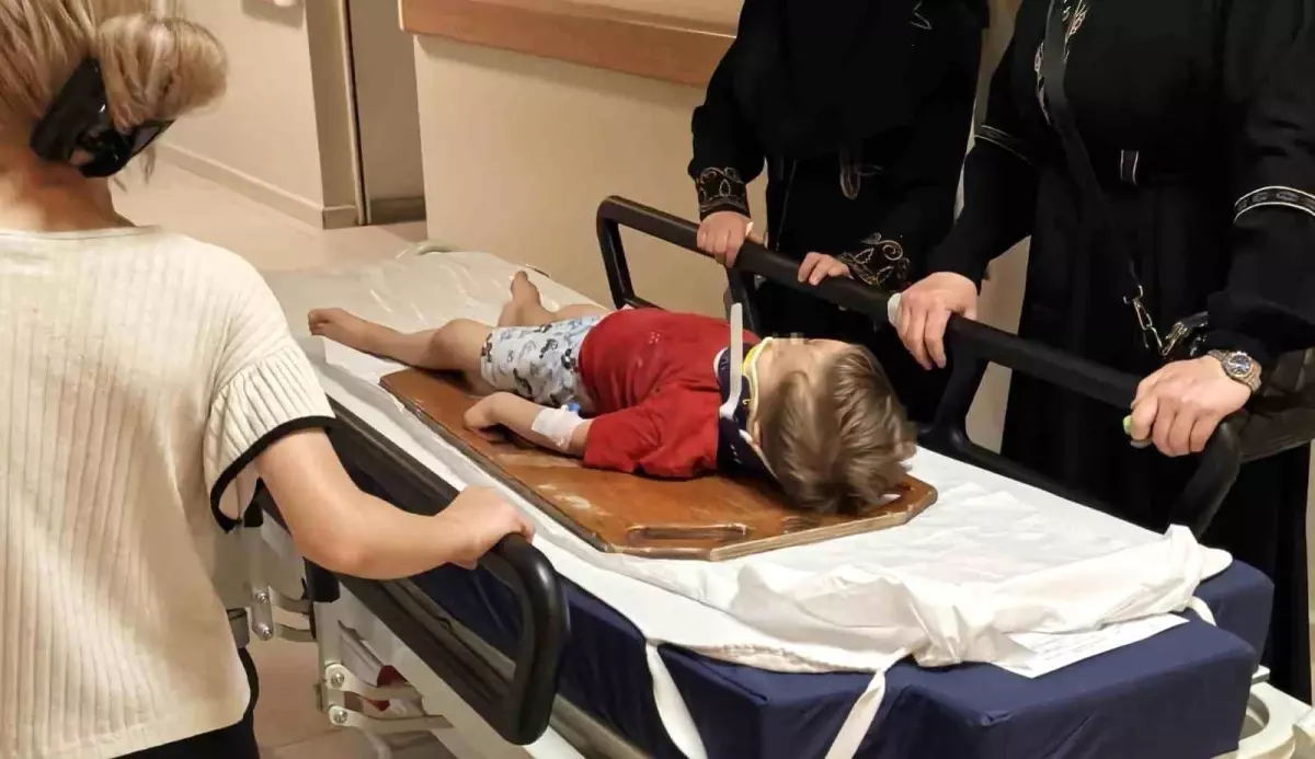 Bursa'da 3 Yaşındaki Çocuk Balkonundan Düşerek Ağır Yaralandı