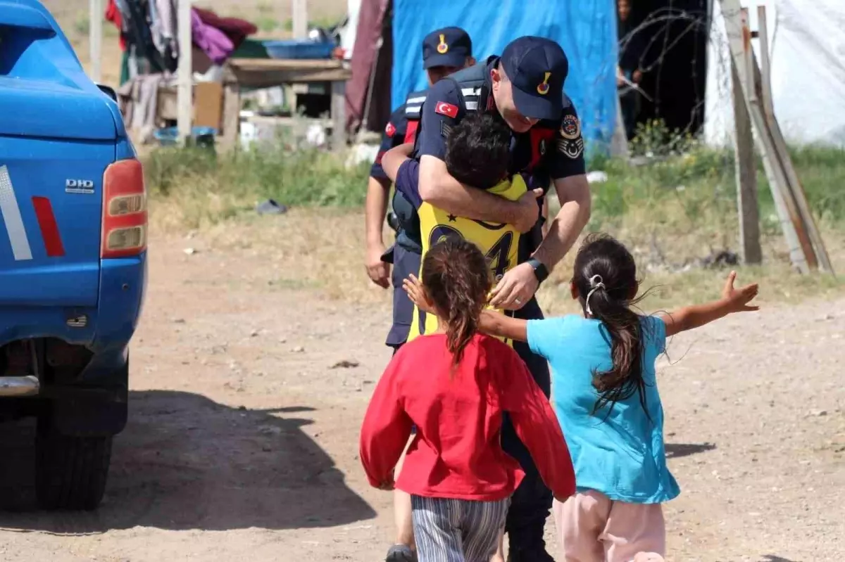 Yozgat'ta Jandarmadan Çocuklara Sürpriz Ziyaret