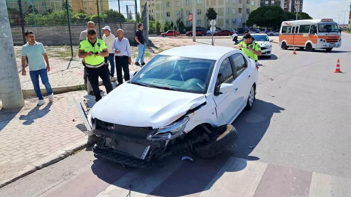 Karaman'da Trafik Kazası: 3 Yaralı, Sağlık Çalışanından Anlamlı Destek