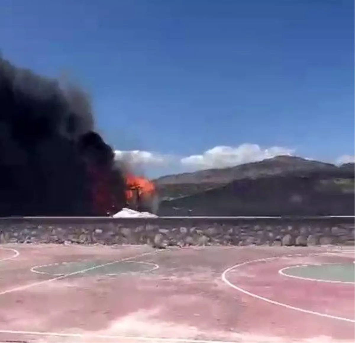 Adıyaman'da İnşaat Alanında Konteyner Yangını