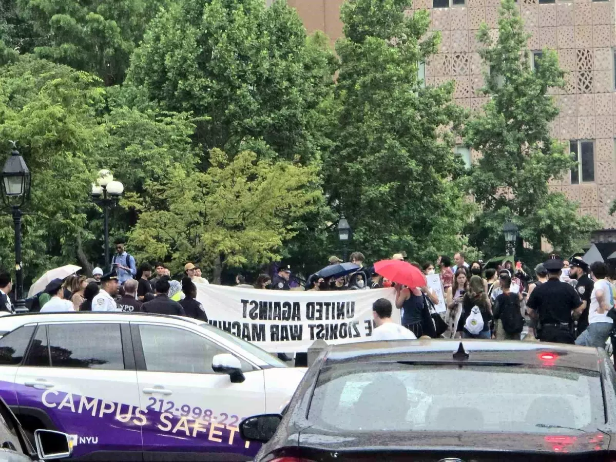 New York'ta İran ve Filistin Destekçileri Protesto Düzenledi