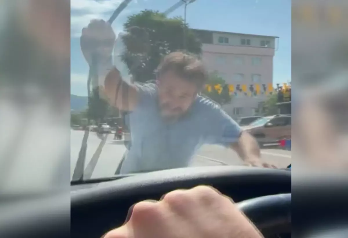 Bursa'da Yol Verme Tartışması Kavga Çıkardı