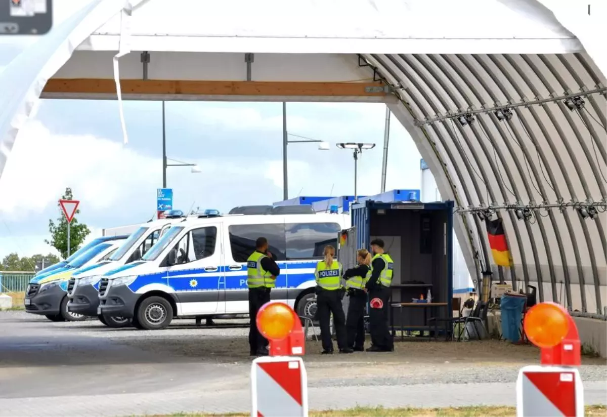 Polonya, Almanya ile Sınır Kontrollerini Yeniden Başlatıyor