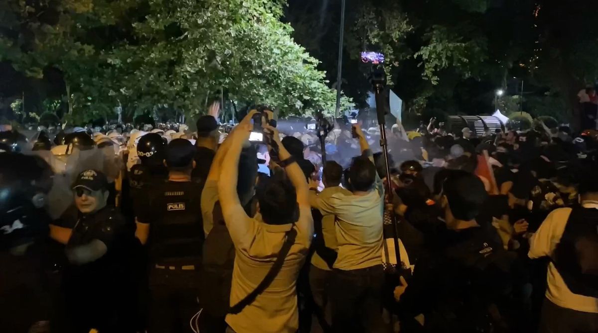 Saraçhane'deki Mitingde Taşkınlık: Göstericilere Polis Müdahalesi