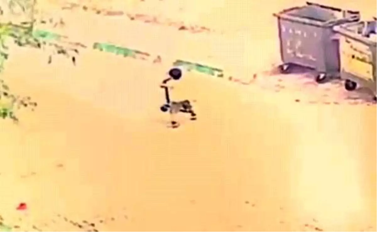 İnegöl'de Scooter Kullanan Çocuğa Otomobil Çarptı