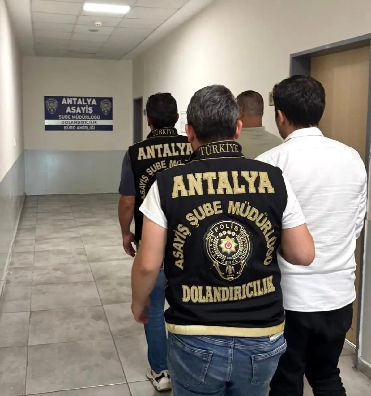 Dolandırıcılık Yaparak 2 Milyon Lira Aldılar, Tutuklandılar