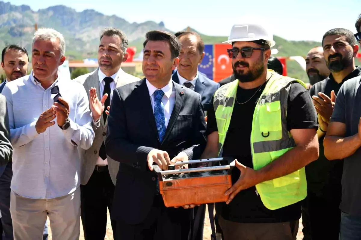 Tunceli'de Dondurulmuş Unlu Mamuller Fabrikası İçin Temel Atıldı