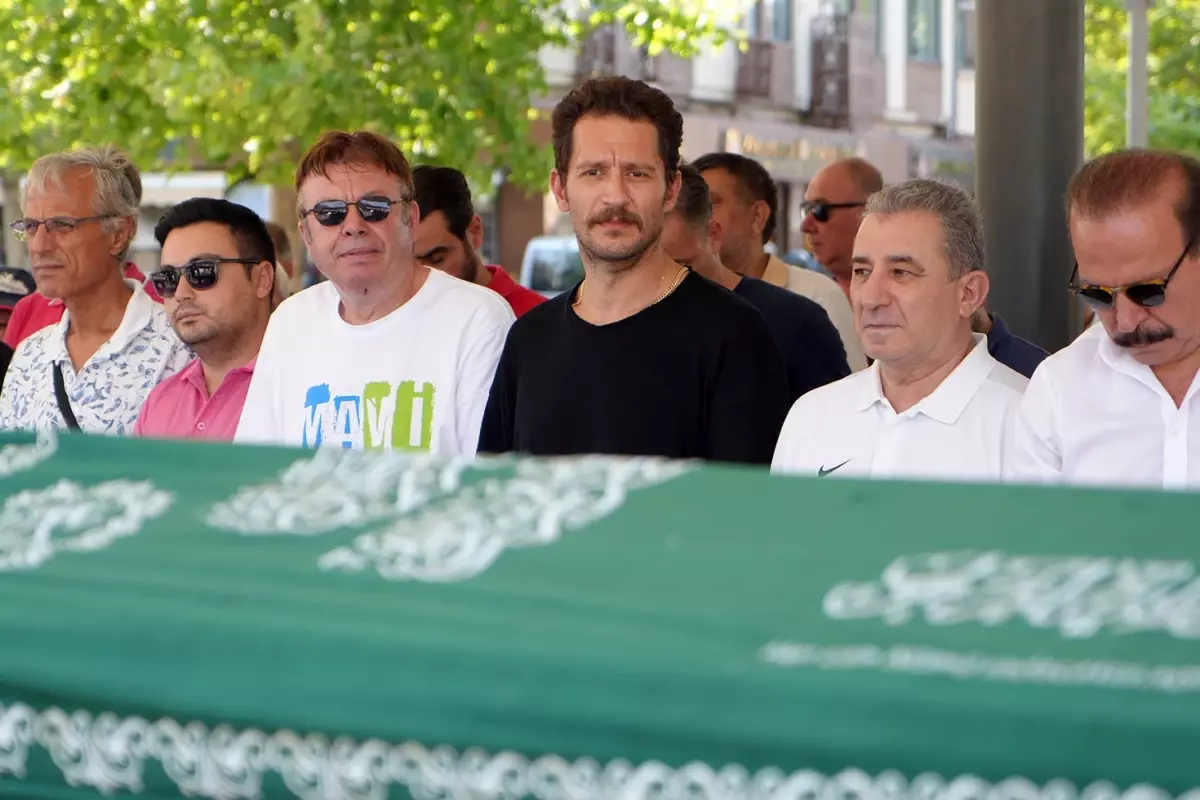 Uraz Kaygılaroğlu'na doğum gününde acı haber! Dedesi hayatını kaybetti