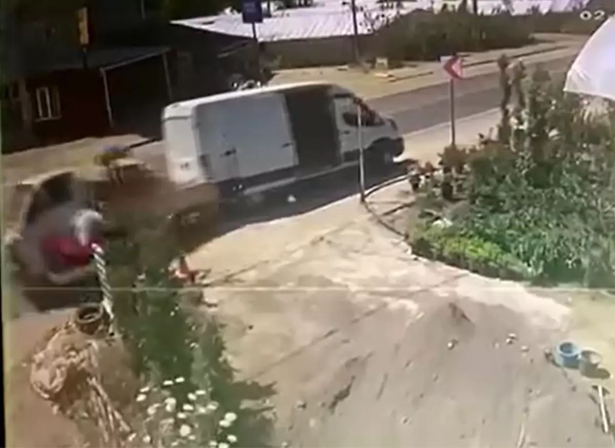 Yalova'da Feci Trafik Kazası: İşçi Saniyelerle Kurtuldu