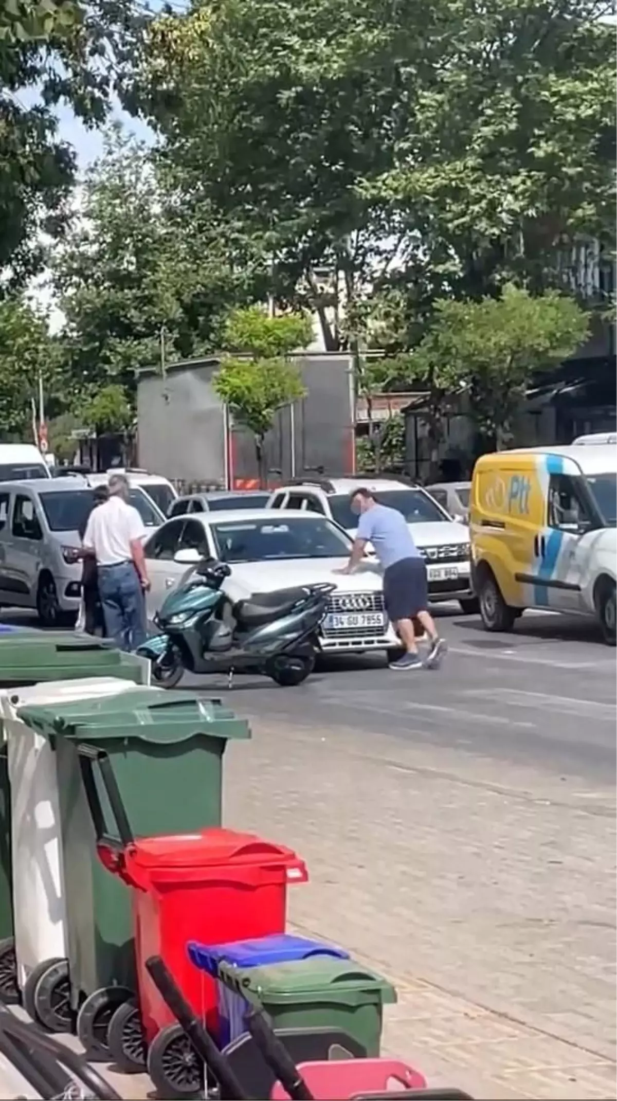 Bursa'da Yol Verme Tartışması Kavgaya Dönüştü