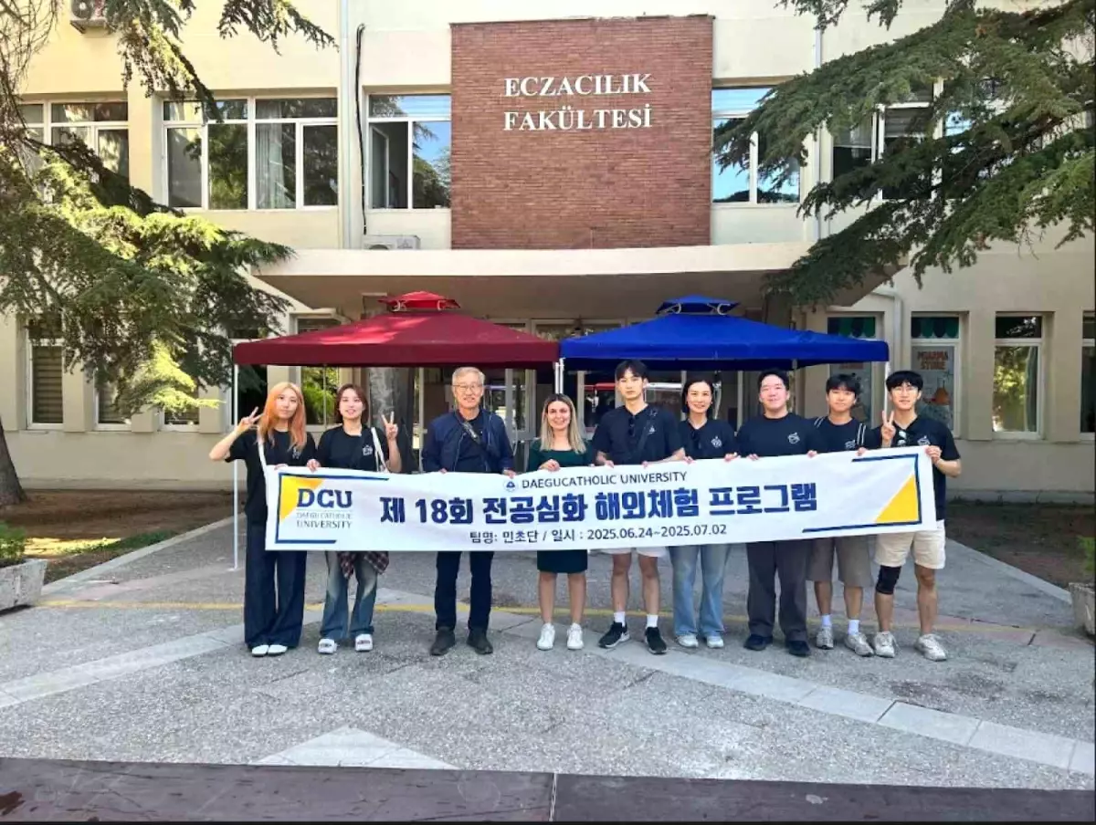 Anadolu Üniversitesi Eczacılık Fakültesi'nden Güney Koreli Akademisyenlere Ziyaret