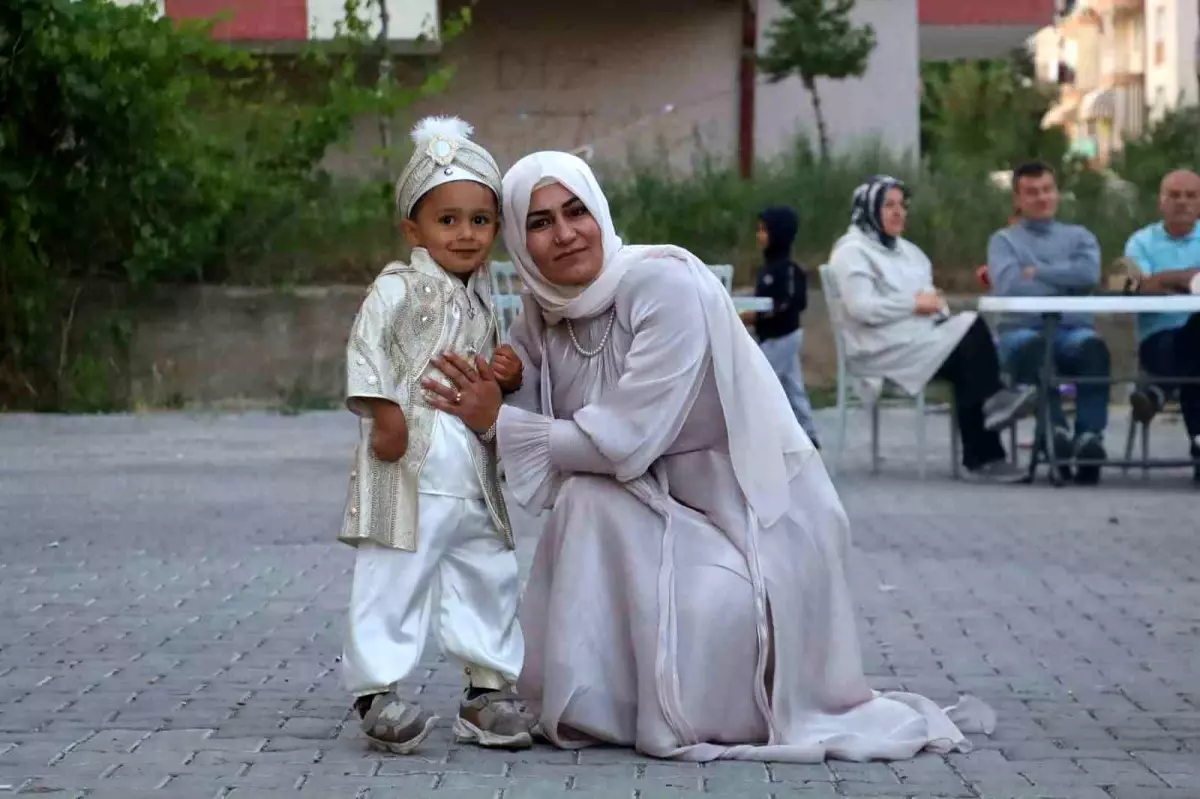 Depremde Kaybettiği Eşinin Vaadini Yerine Getirdi: Umut'un Sünnet Düğünü