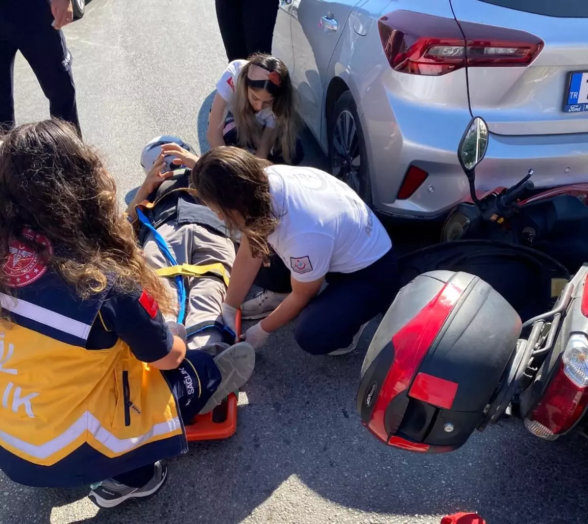 Bandırma'da Trafik Kazası: Motosiklet Otomobile Çarptı