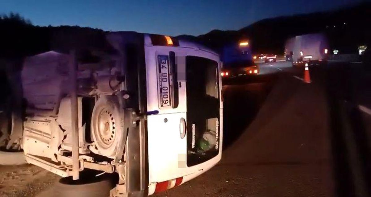 Bolu TEM Otoyolu'nda Hafif Ticari Araç Kaza Yaptı