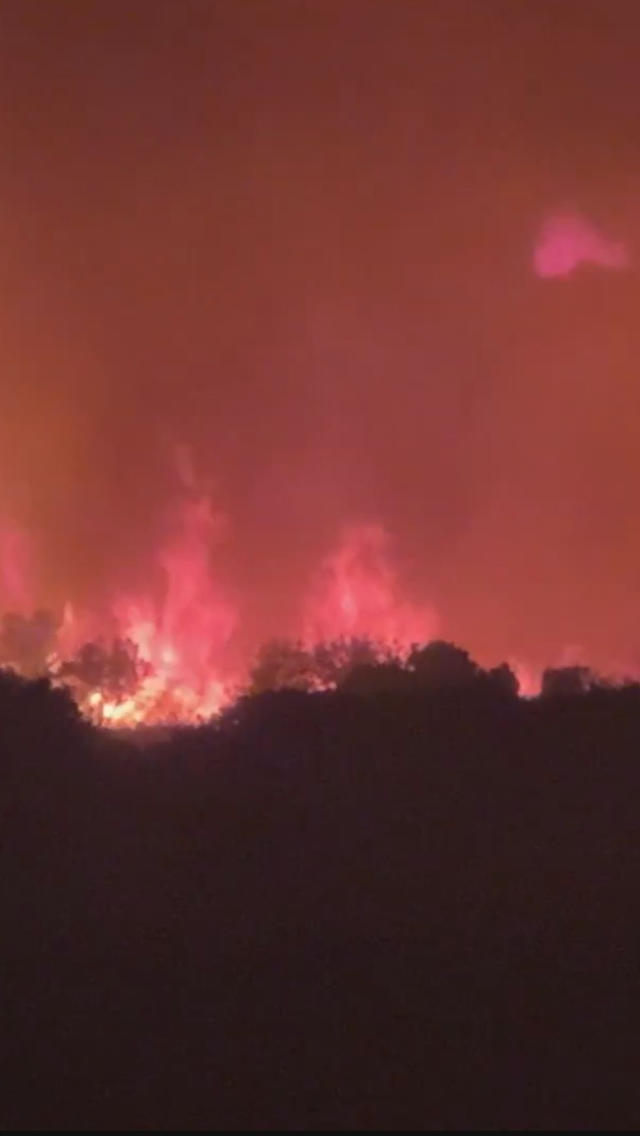 The fire in Çeşme is growing! The highway is closed, residential areas are being evacuated