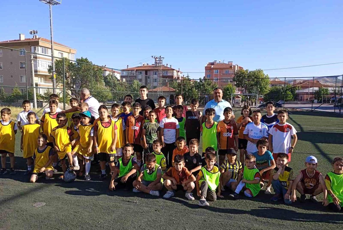 Afyonkarahisar'da Çocuklar İçin Futbol Eğitimi Başladı