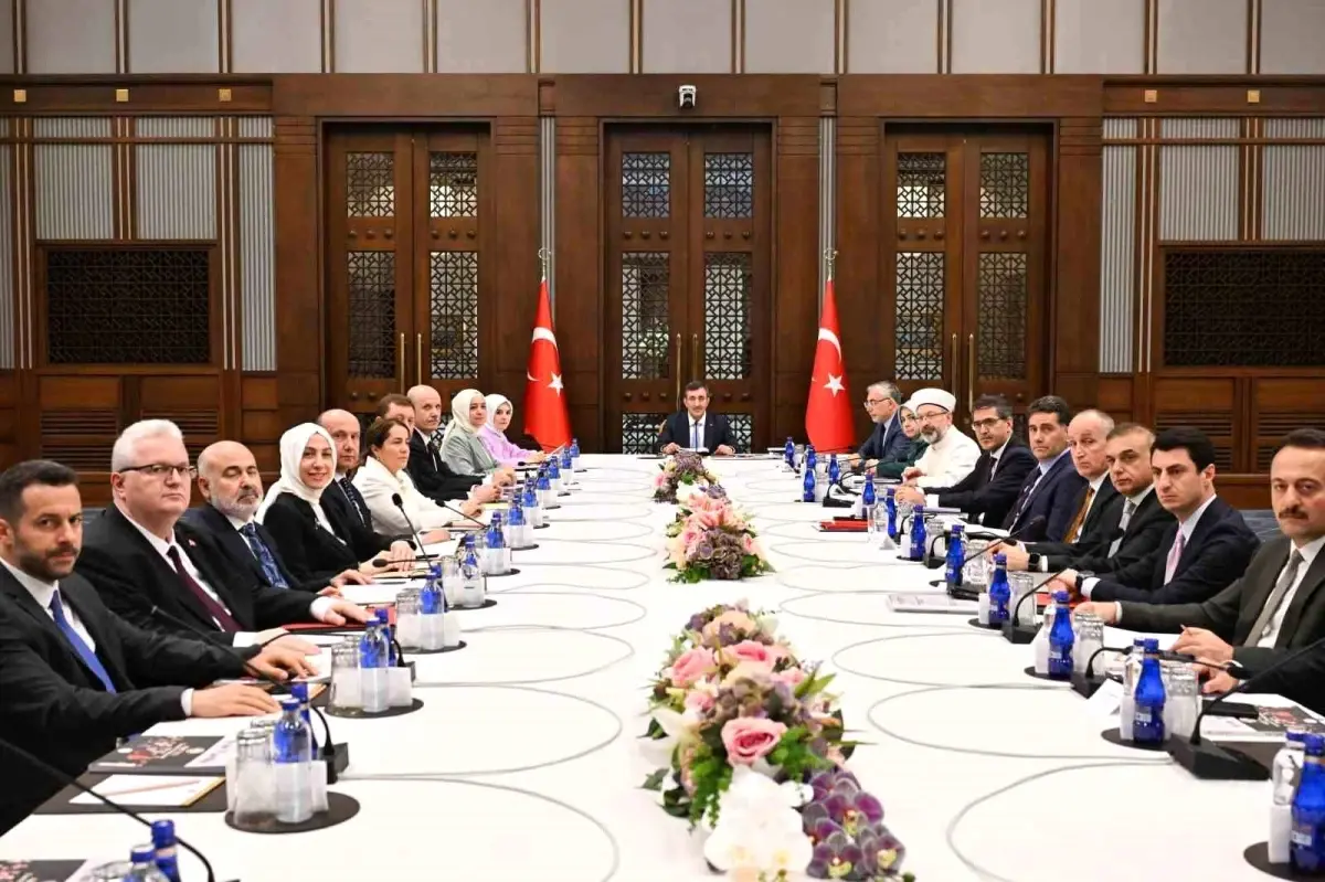 Cumhurbaşkanı Yardımcısı Yılmaz: 'Doğurganlık oranlarındaki düşüş ve toplumsal değerleri aşındıran eğilimler gibi sağlıklı nesillerin geleceğini...