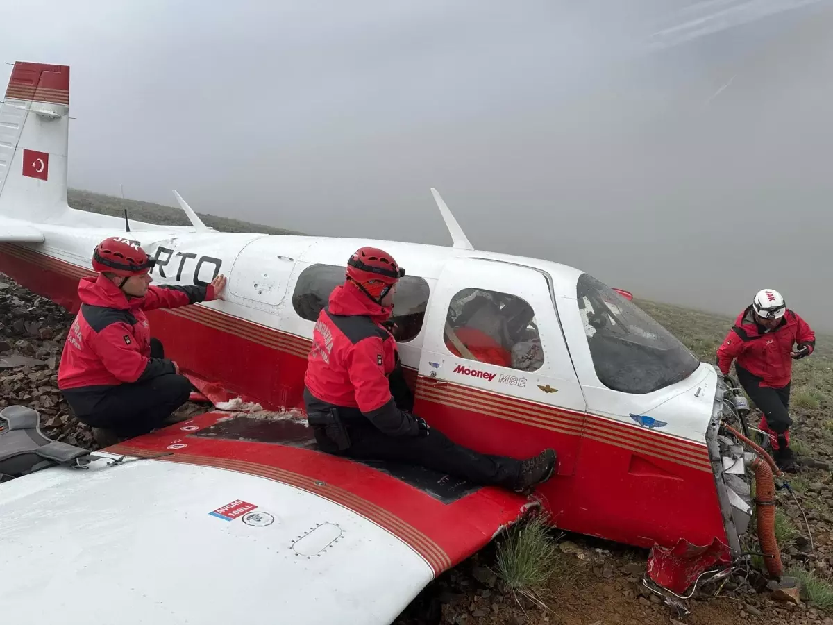 Eskişehir'den Kalkan Uçak Kaçkar Dağları'na Düştü, Pilot Hayatını Kaybetti