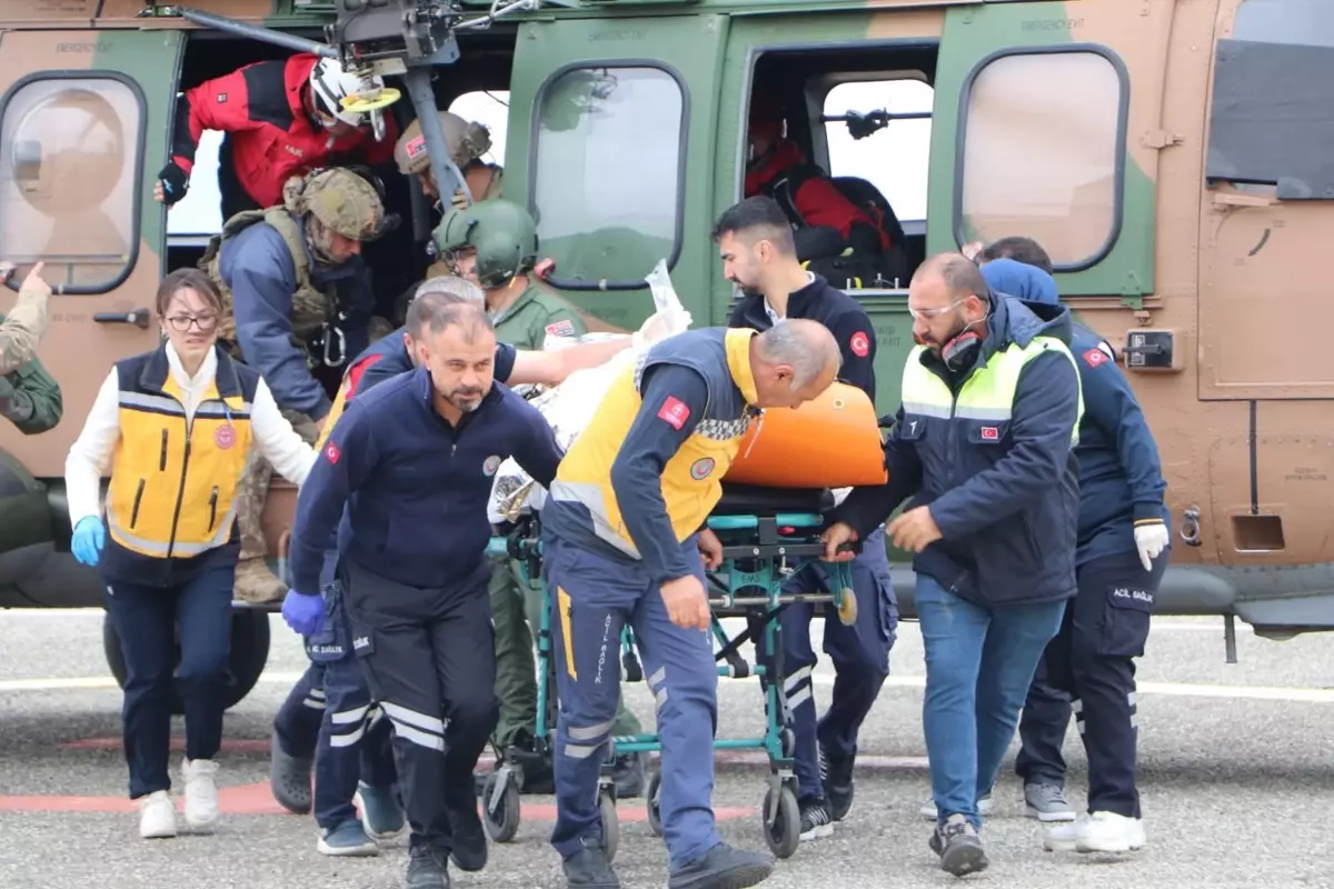 Kadın Yolcu Helikopterle Erzurum'a Getirildi