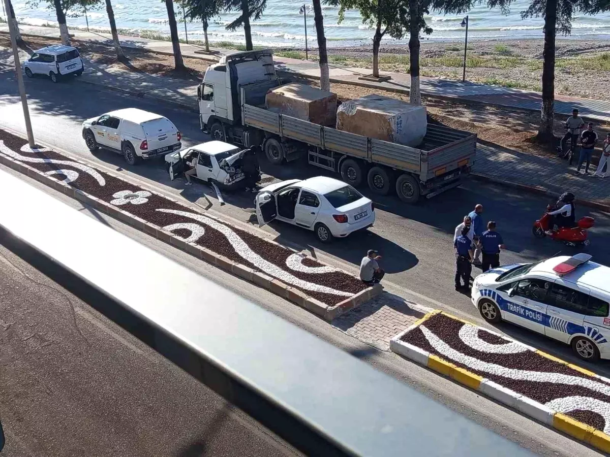 Isparta'da Zincirleme Trafik Kazası: 1 Yaralı