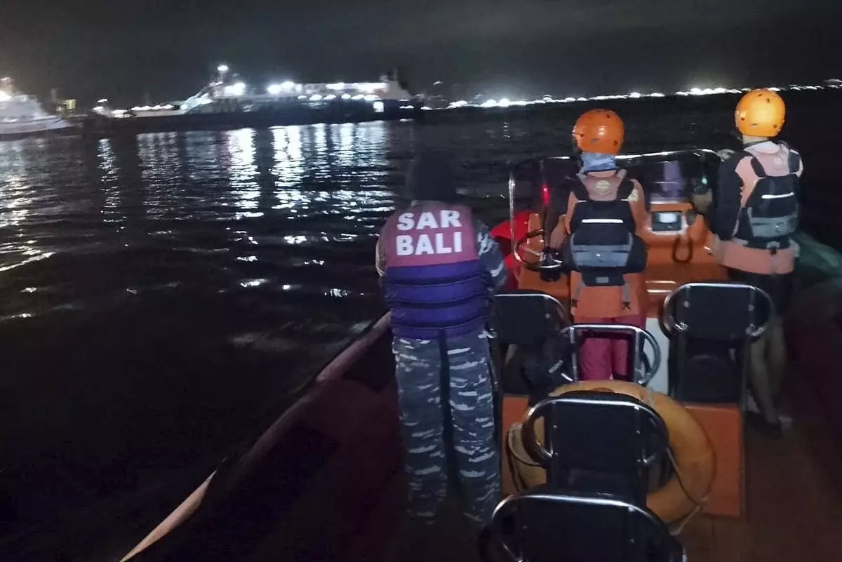 Endonezya'da Feribot Faciası: 4 Ölü, 30 Kayıp