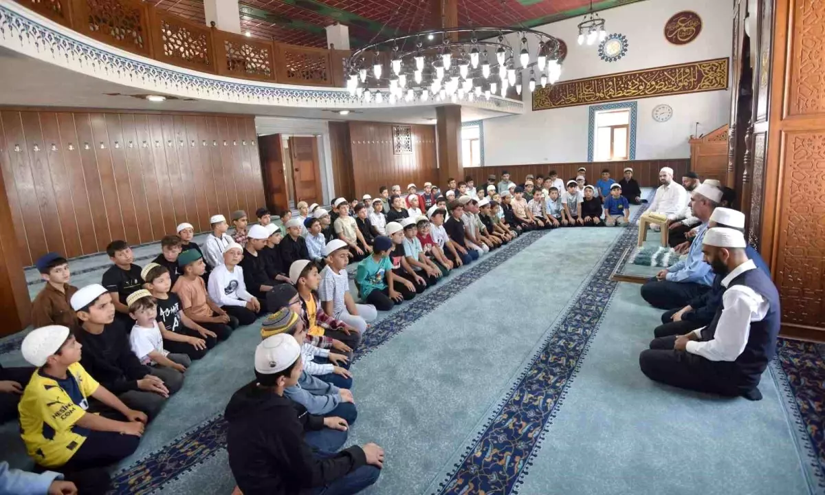 Hafızlığı bitiren öğrenci Kur'an-ı Kerim'i bir günde hatmetti