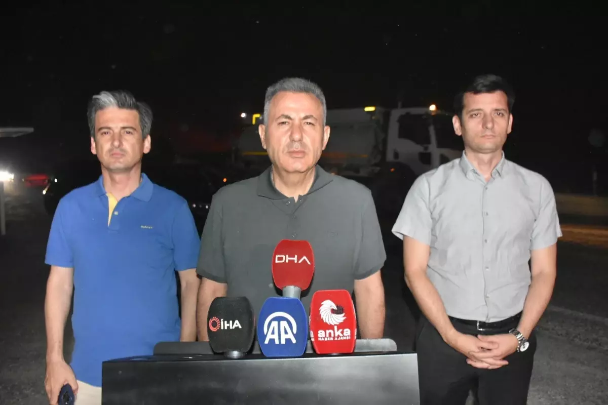 İzmir'de Yangın Sebebiyle 3 Mahalle Tahliye Edildi