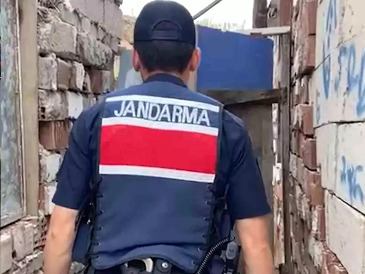 Kırıkkale'de Uyuşturucu Operasyonu: Bin 53 Kök Kenevir ve Ruhsatsız Tabanca Ele Geçirildi