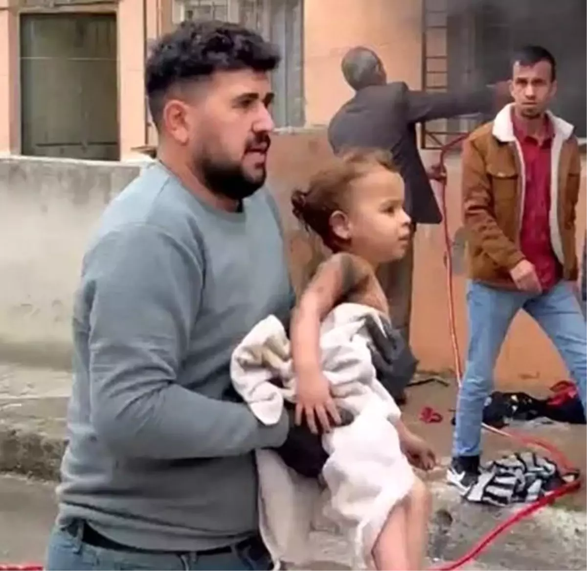 Küçük Ayşe, Yangından Sonra Hayata Döndü
