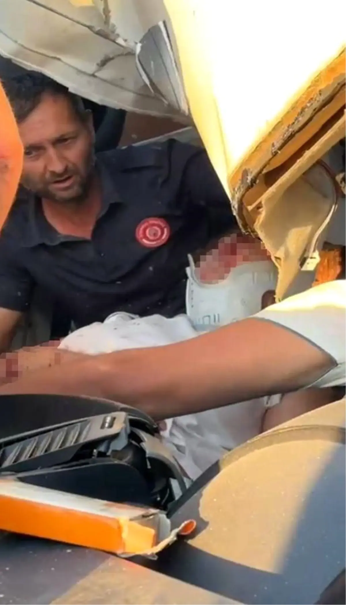 Çatalca'da Minibüs Tıra Çarptı: Sıkışan Kadın Kurtarıldı