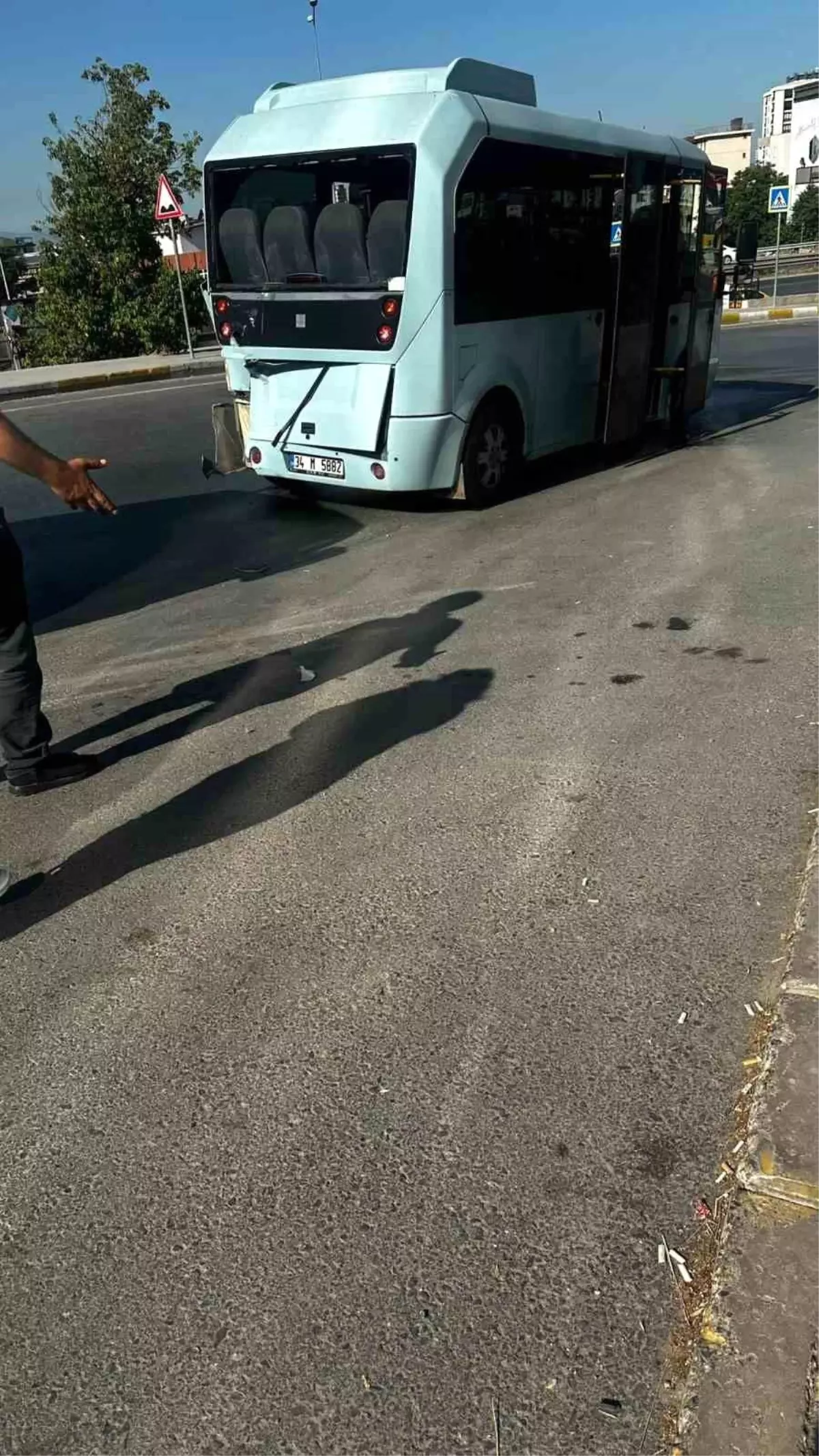 Pendik'te Minibüs Çarpışması: 8 Yaralı