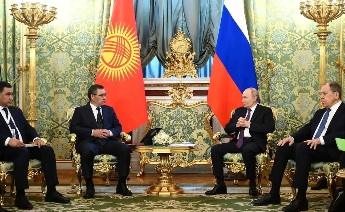 Putin ve Caparov Moskova'da Ekonomik İlişkileri Görüştü