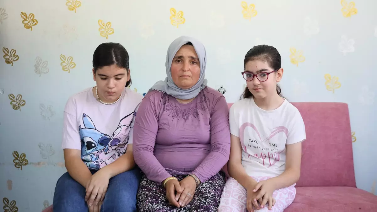 Ağır Otizmli Genç Ailenin Hayatını Zorlaştırıyor