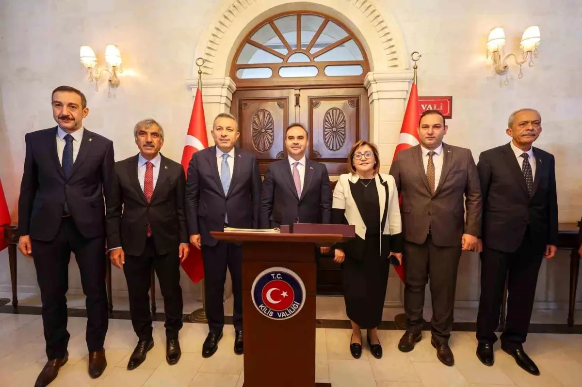 Bakan Kacır, Kilis Valiliği ve AK Parti İl Başkanlığını Ziyaret Etti