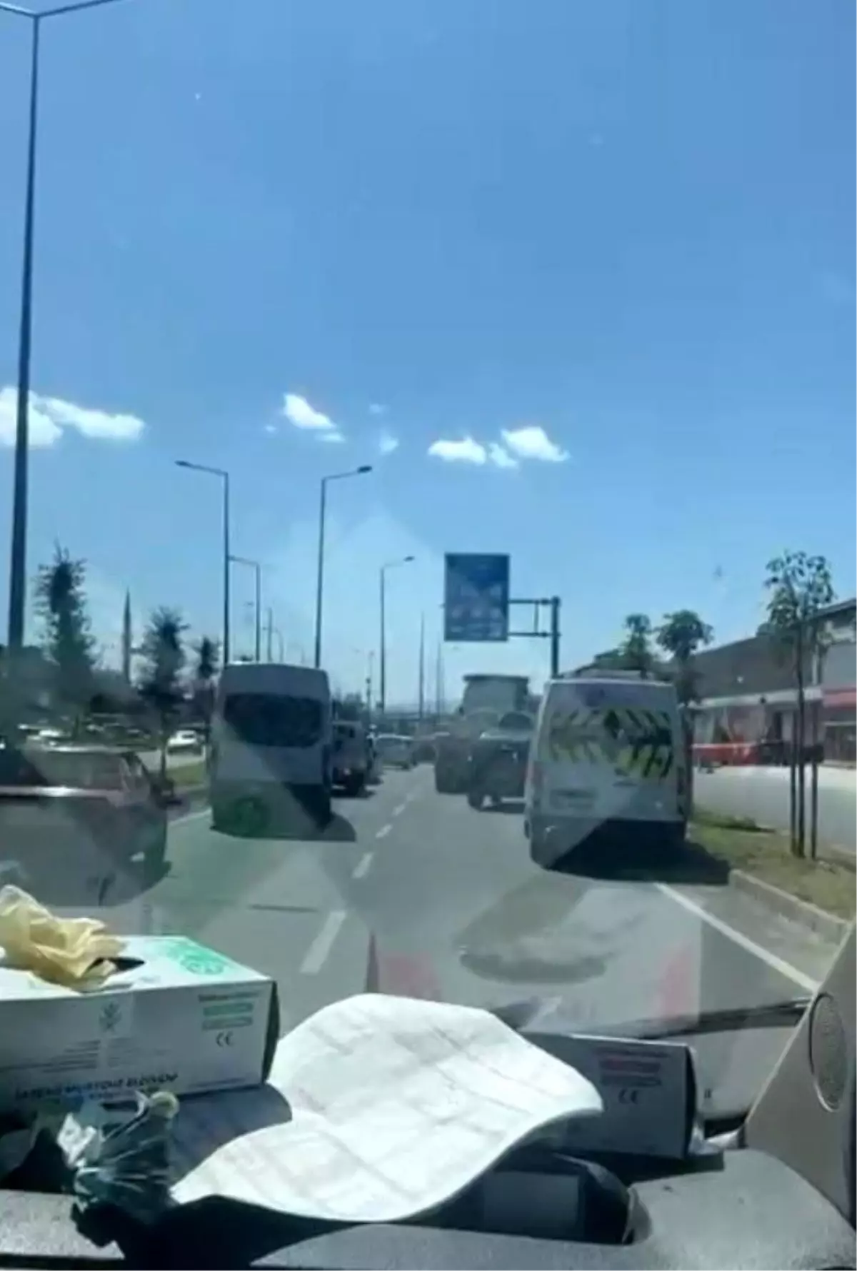 Düzce'de Sürücüler Acil Ambulansa Yol Verdi