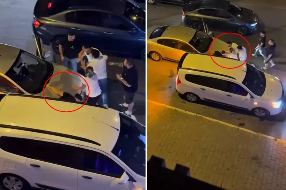 Trafikte dehşete düşüren görüntü! İki araç arasına sıkıştırdığı şahsı böyle darbetti