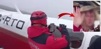 Yaralı kadın yolcu, uçağın enkazını bulan ekibe el salladı