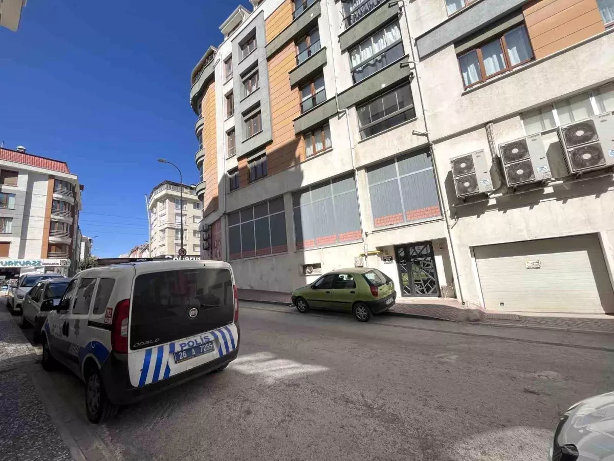 Eskişehir'de Apartman Girişinde Bebek İhbarı Asılsız Çıktı