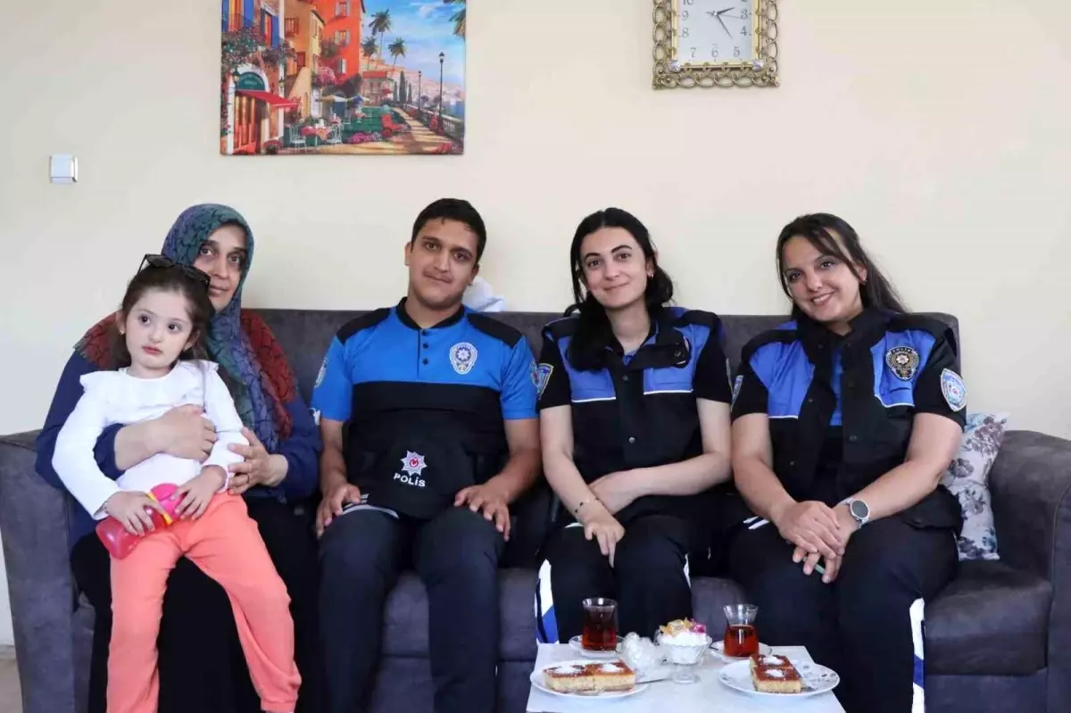 Polis Üniformasına Kavuşan Ahmet Arif'in Mutluluğu