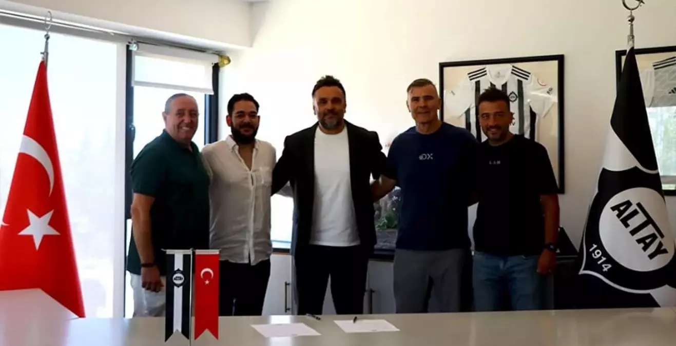 Altay'da Teknik Direktör Değişikliği ve Efe Sarıkaya Alanyaspor'a Transfer Oldu