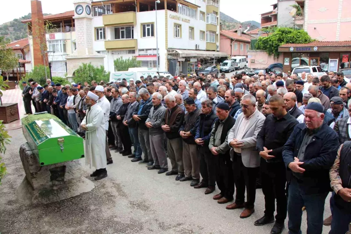 Amasya'da Eşi Tarafından Vurulan Kadın Toprağa Verildi