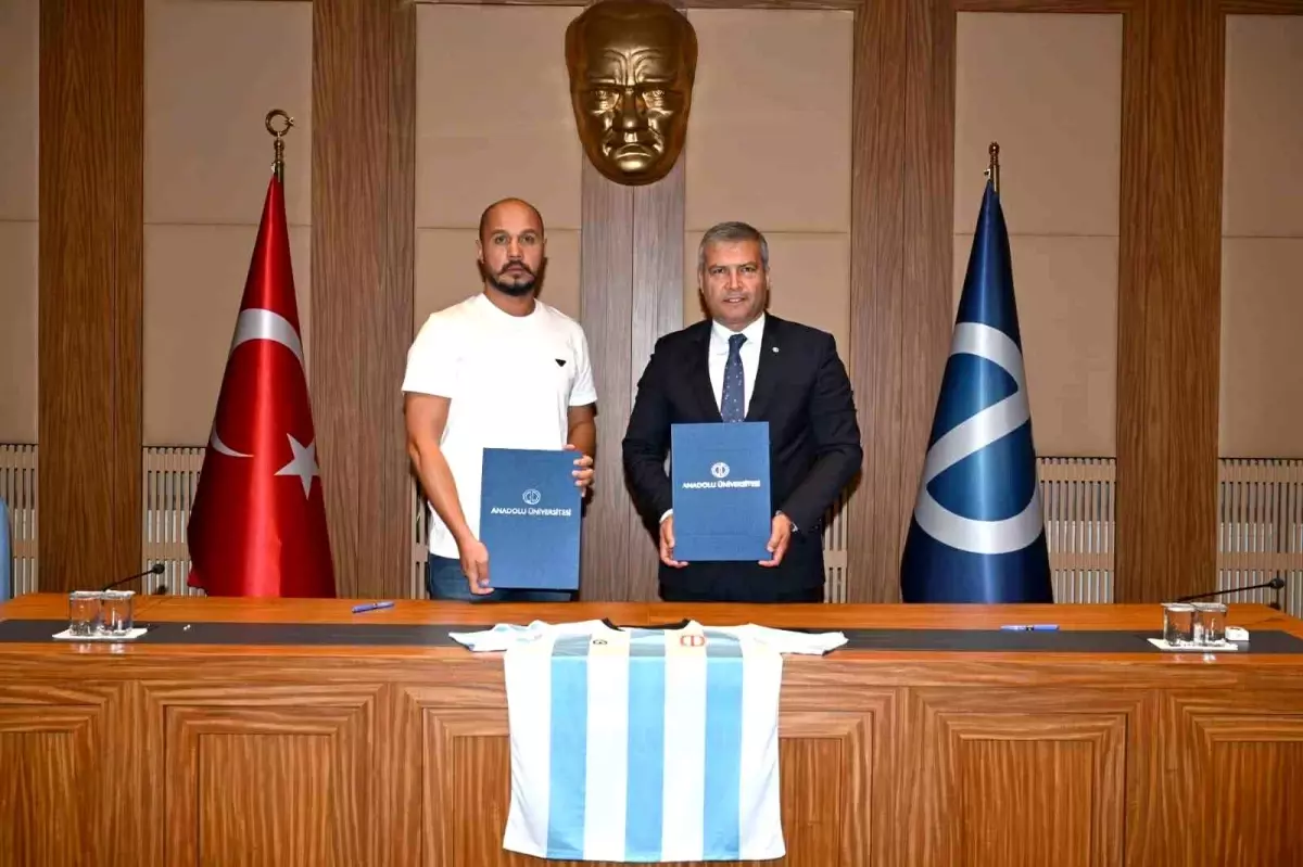 Anadolu Üniversitesi Spor Kulübü Futbol Şubesi Eskişehir Anadolu Spor'a Devredildi